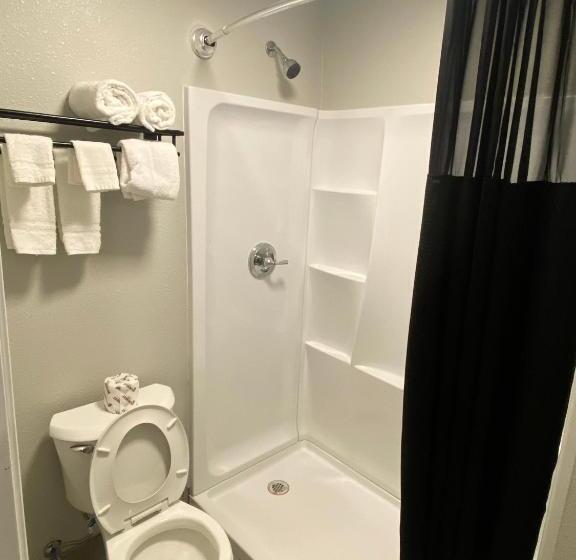 מוטל Ozark Inn & Suites