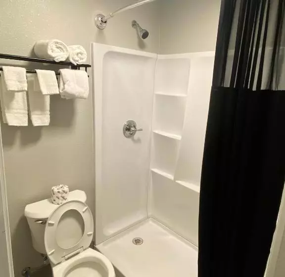 モーテル Ozark Inn & Suites