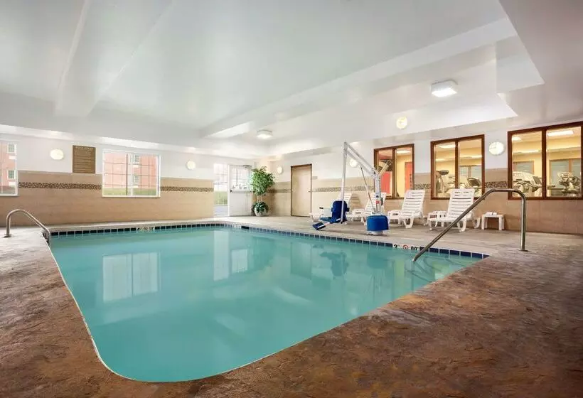 Country Inn & Suites By Radisson, Washington At Meadowlands, Pa