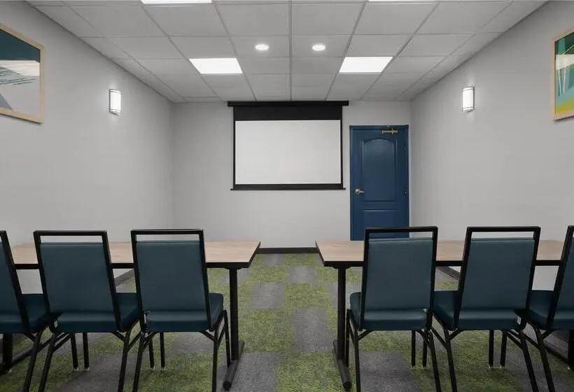 Country Inn & Suites By Radisson, Washington At Meadowlands, Pa