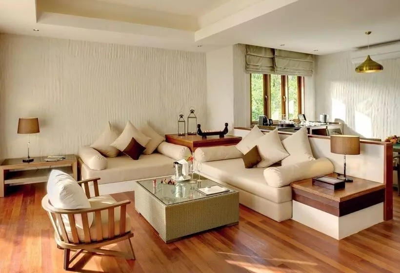 Hideaway Beach Resort & Spa