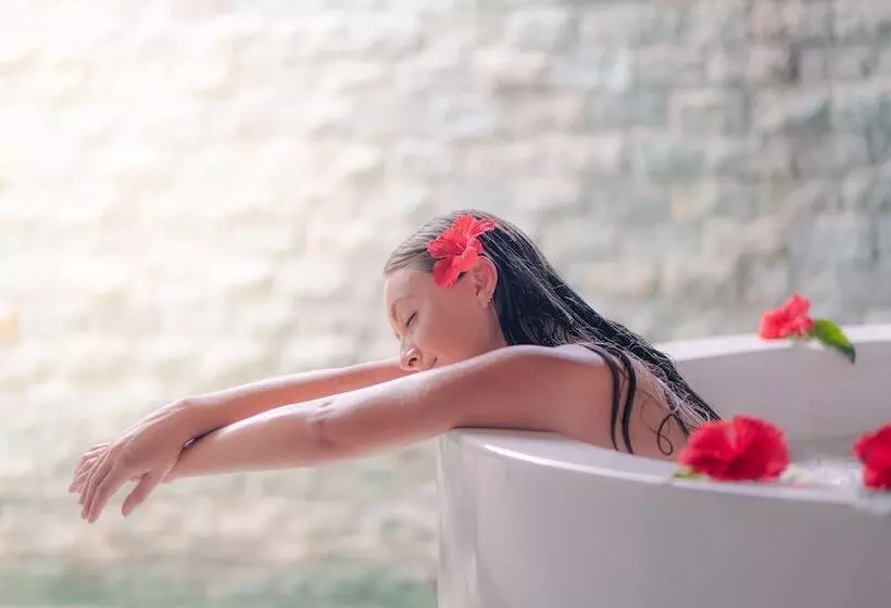 Hideaway Beach Resort & Spa