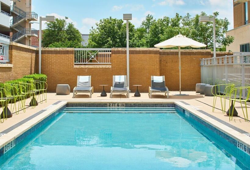 Hotel Aloft Austin At The Domain