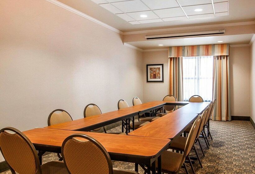 Отель Comfort Inn & Suites Creswell