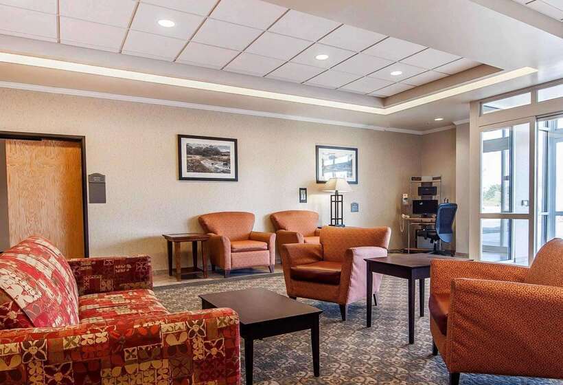 Отель Comfort Inn & Suites Creswell
