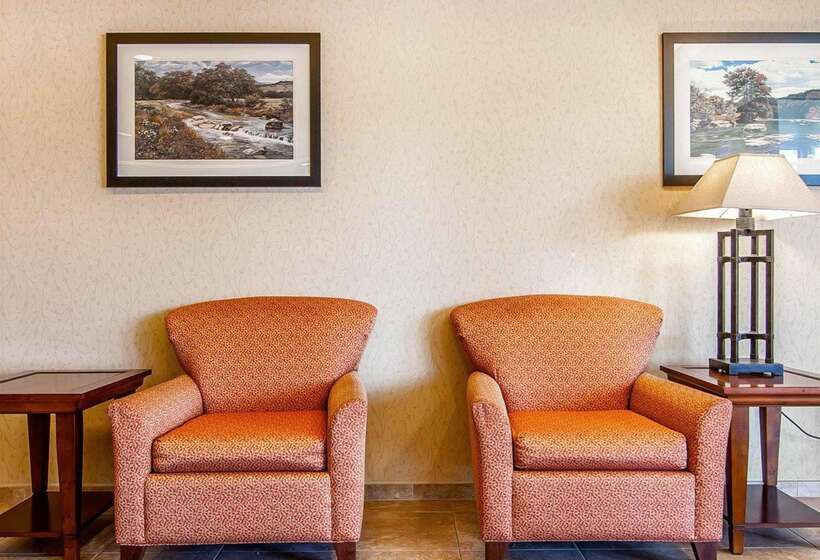 Отель Comfort Inn & Suites Creswell
