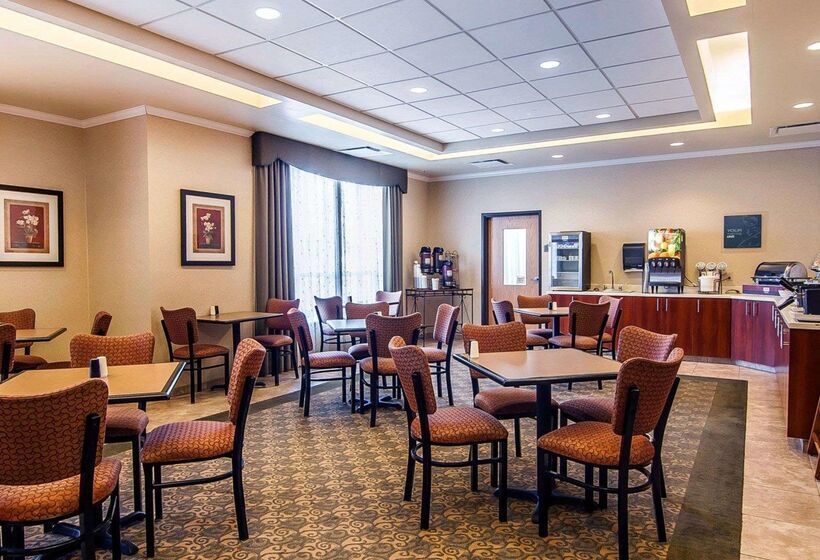 Отель Comfort Inn & Suites Creswell