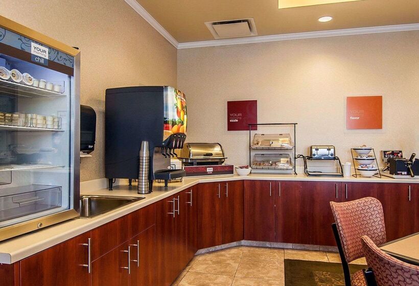 Отель Comfort Inn & Suites Creswell