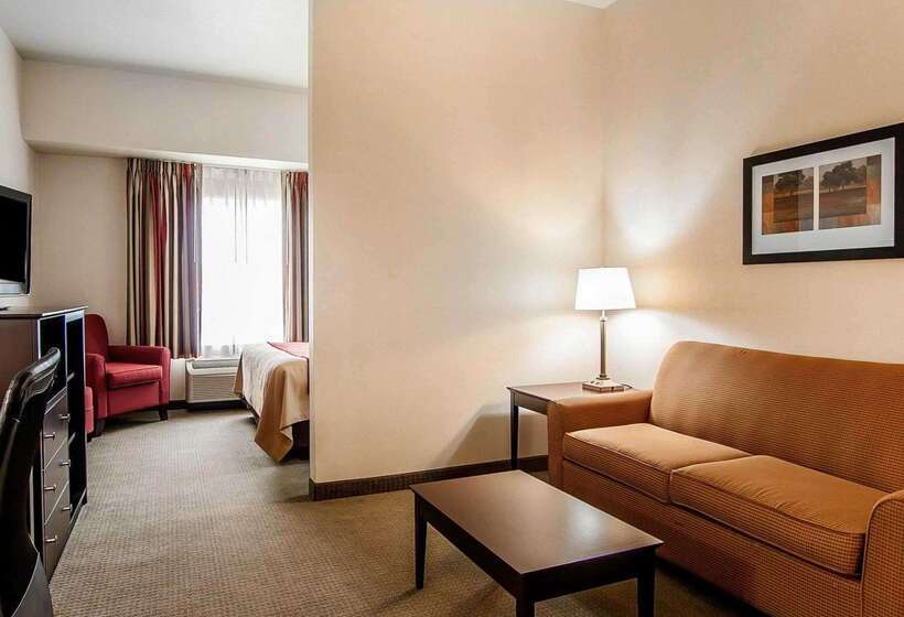 Отель Comfort Inn & Suites Creswell