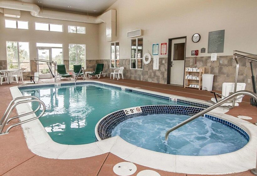 Отель Comfort Inn & Suites Creswell