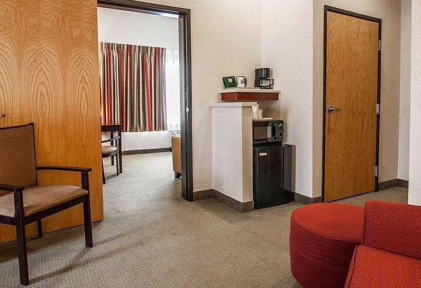 Отель Comfort Inn & Suites Creswell