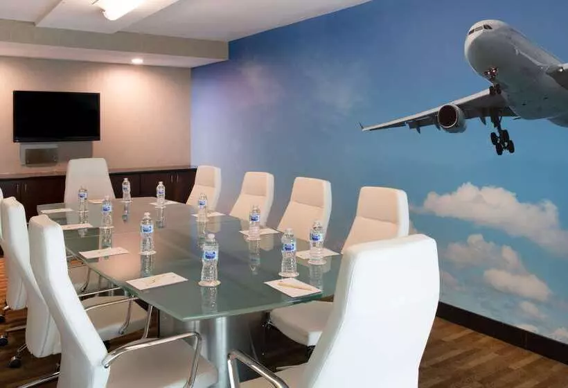 Doubletree By Hilton Hotel & Suites Charleston Airport