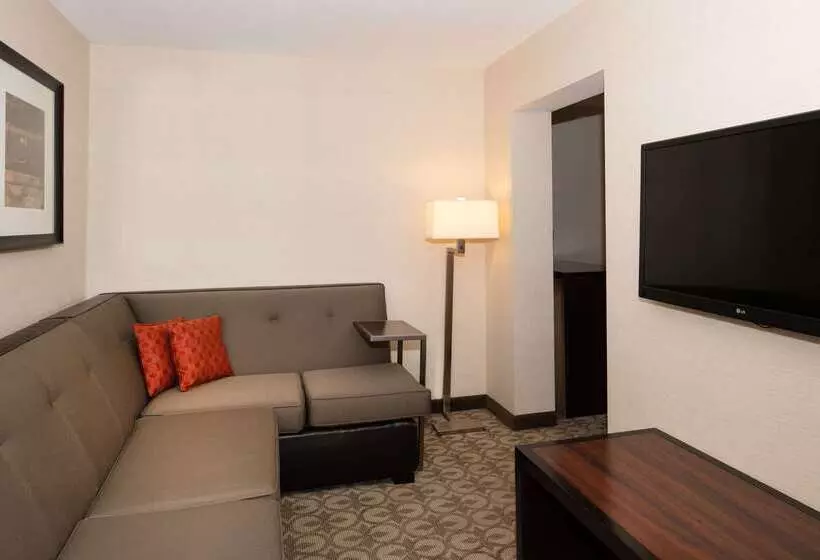 Doubletree By Hilton Hotel & Suites Charleston Airport