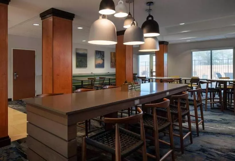 ホテル Fairfield Inn & Suites Redding