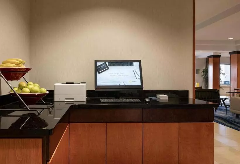 ホテル Fairfield Inn & Suites Redding