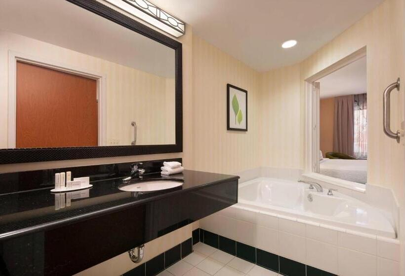 فندق Fairfield Inn & Suites Redding