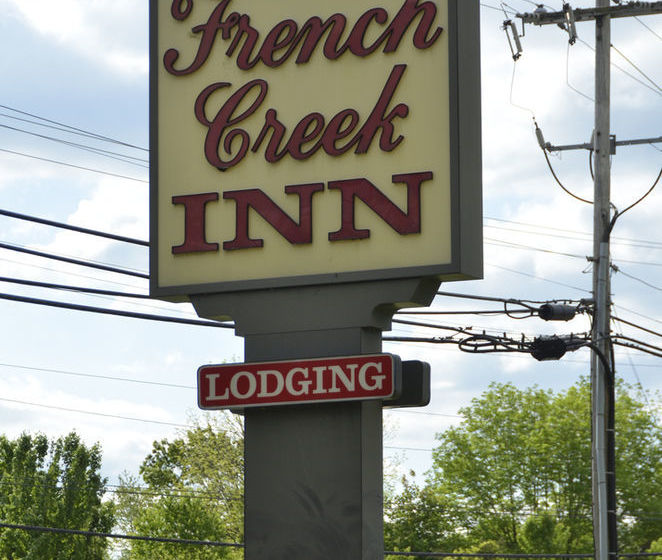 호텔 French Creek Inn