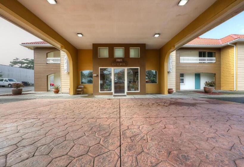 Отель Knights Inn Newport