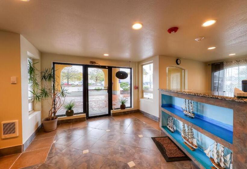 Отель Knights Inn Newport