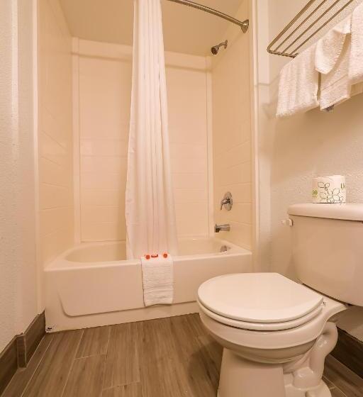 Отель Knights Inn Newport