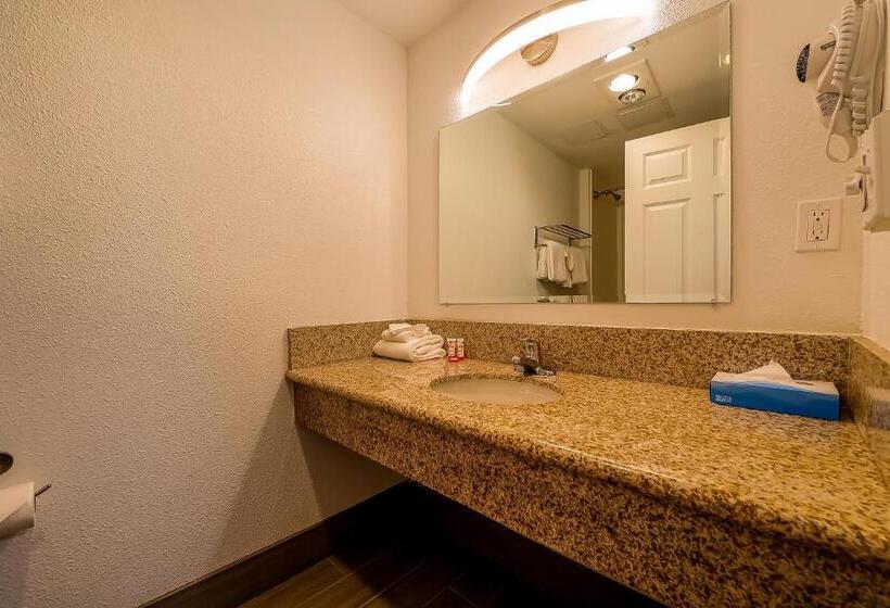 Отель Knights Inn Newport