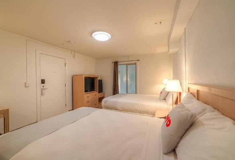 Отель Knights Inn Newport