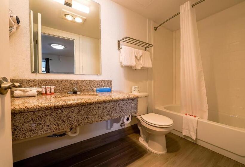 Отель Knights Inn Newport