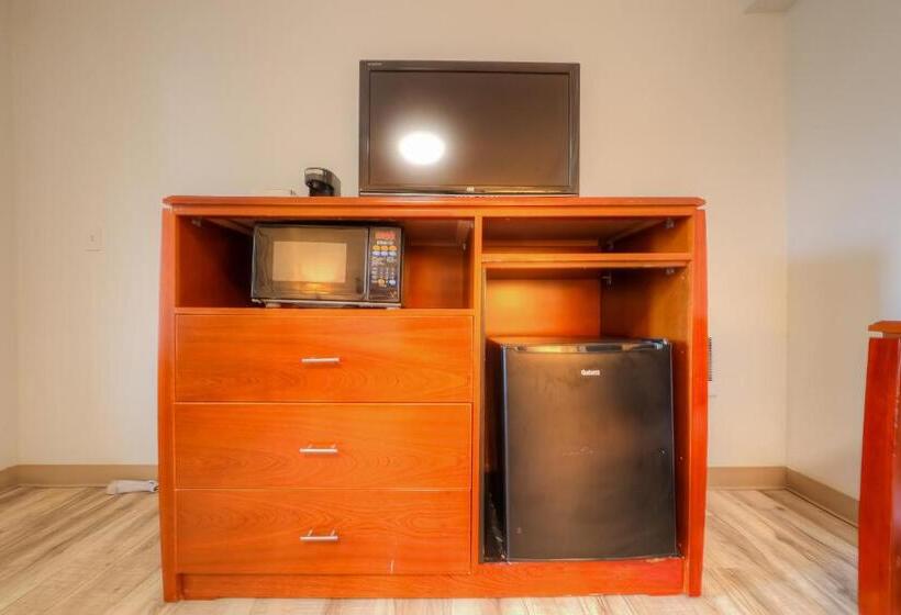 Отель Knights Inn Newport