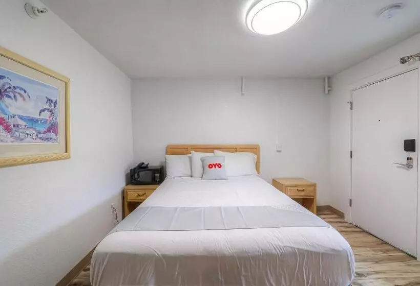 Отель Knights Inn Newport