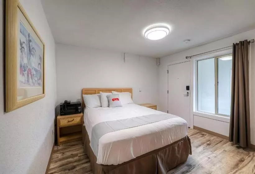 Отель Knights Inn Newport