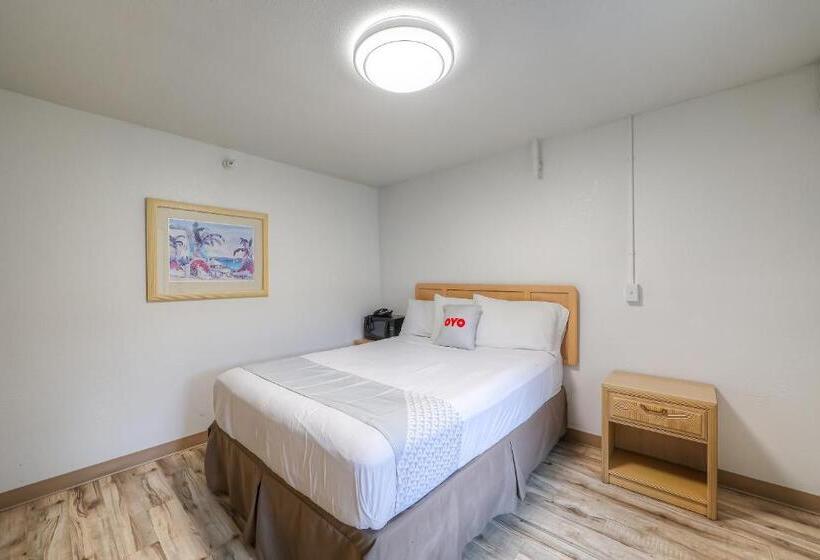 Отель Knights Inn Newport