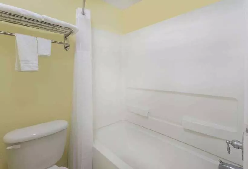 Hotel Super 8 By Wyndham Kingsland I 95 Naval Base Area