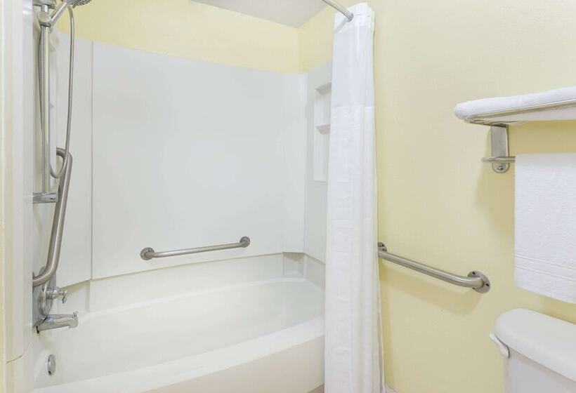 فندق Super 8 By Wyndham Kingsland I 95 Naval Base Area