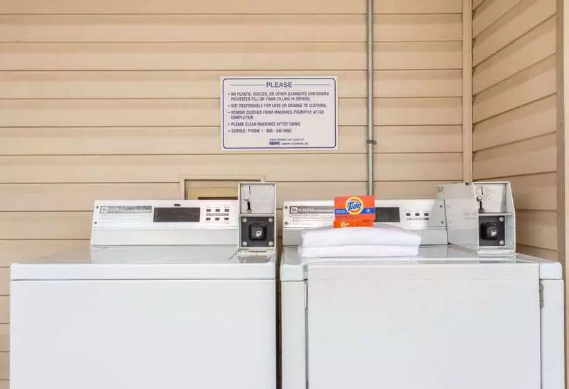 호텔 Super 8 By Wyndham Monticello