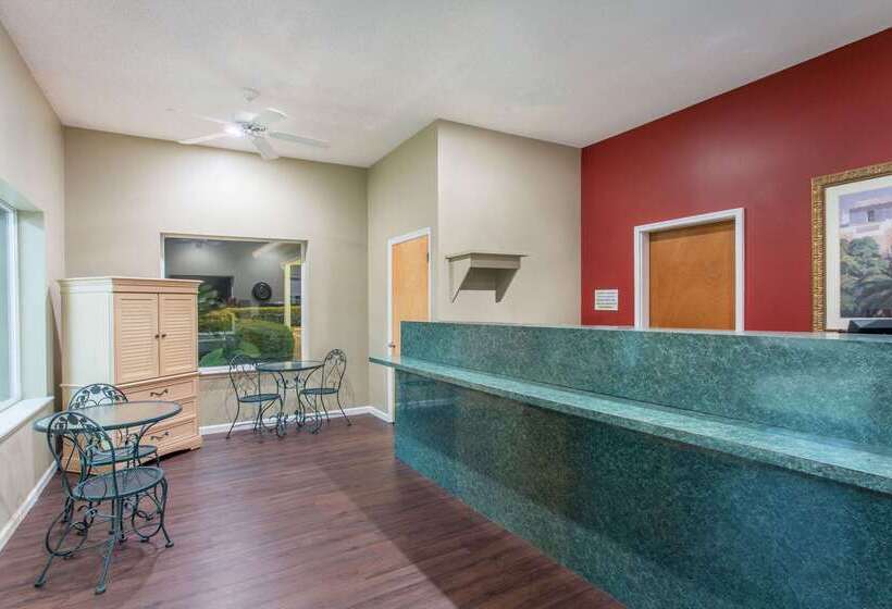 בית מלון כפרי Super 8 By Wyndham Monticello