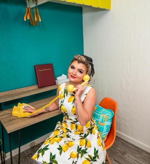 מוטל The Atomic Blue Motor Inn