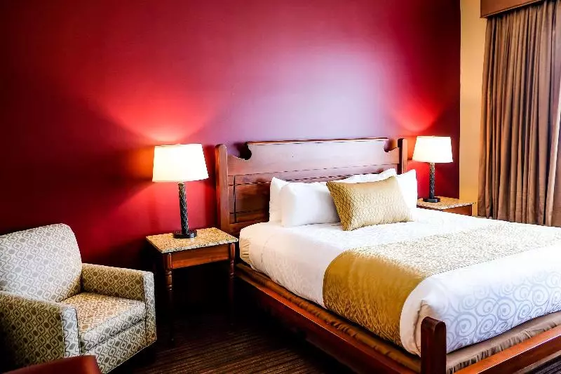 فندق Best Western Plus Dutch Haus Inn And Suites