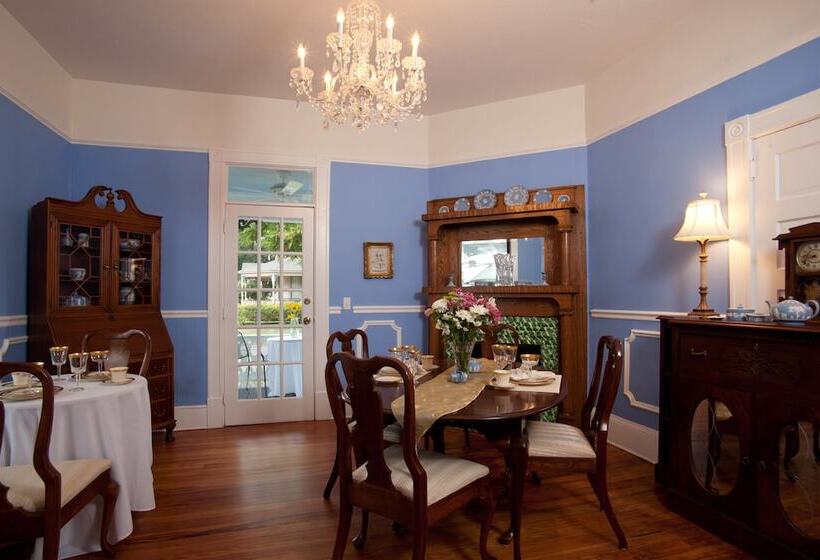 Отель Blue Heron Inn