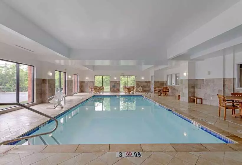 Отель Comfort Suites Mt. Julietnashville Area