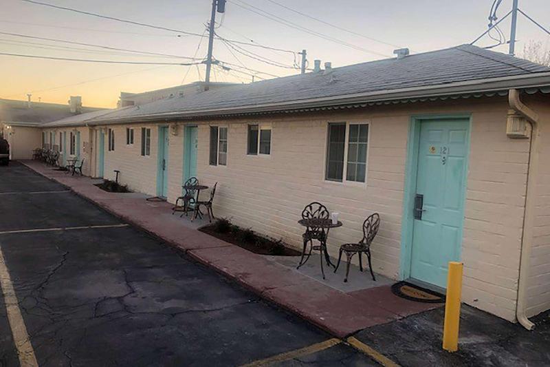 בית מלון כפרי Howard Johnson By Wyndham Ridgecrest, Ca