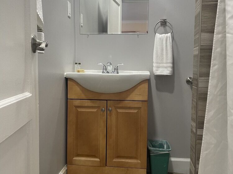 בית מלון כפרי Howard Johnson By Wyndham Ridgecrest, Ca