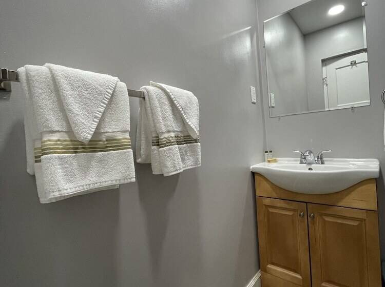 בית מלון כפרי Howard Johnson By Wyndham Ridgecrest, Ca