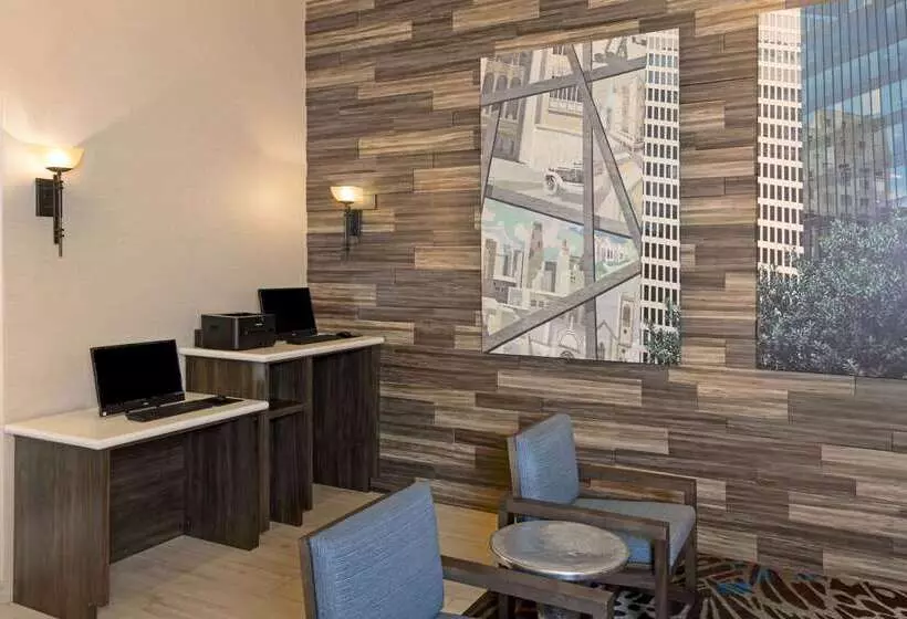 هتل La Quinta By Wyndham Houston Energy Corridor