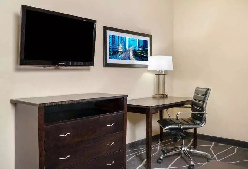 هتل La Quinta By Wyndham Houston Energy Corridor