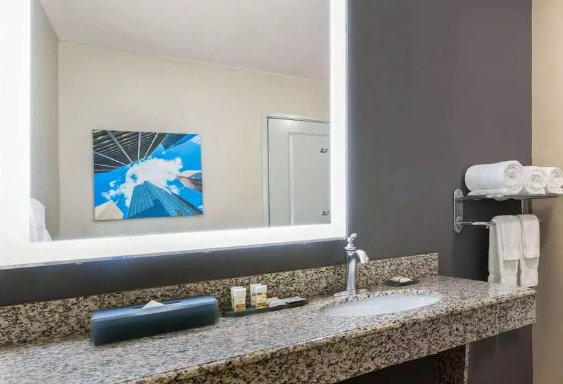 هتل La Quinta By Wyndham Houston Energy Corridor