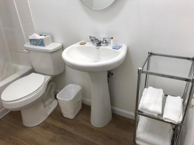 酒店 Lake Inn And Restaurant