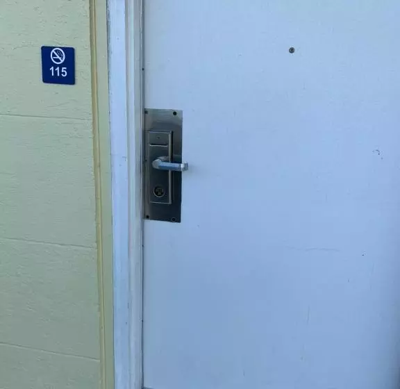 Отель Lake Inn And Restaurant