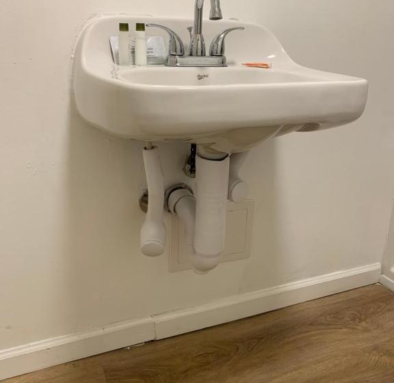 酒店 Lake Inn And Restaurant