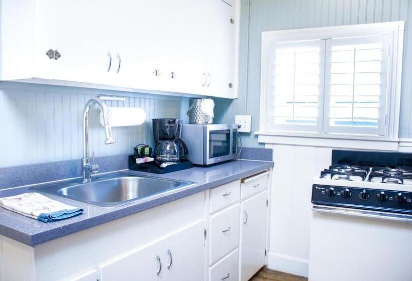 Отель Ocean Echo Inn & Beach Cottages