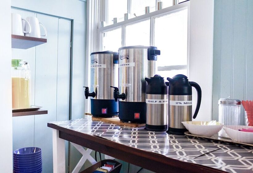 Отель Ocean Echo Inn & Beach Cottages